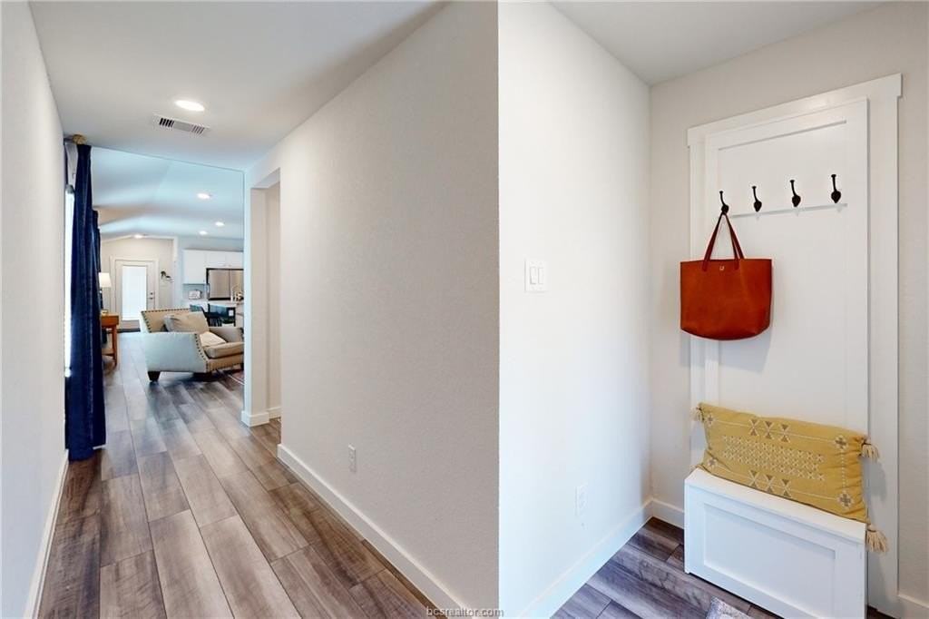 1012 Amistad Loop - Photo 3 of 26