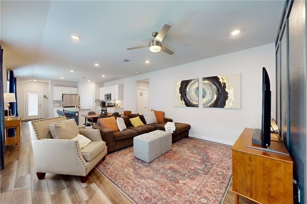 1012 Amistad Loop - Photo 5 of 26