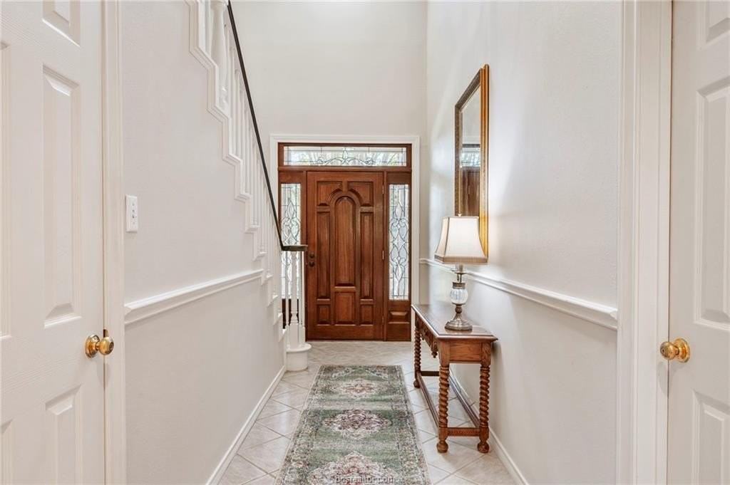 9413 Stonebridge Dr - Photo 2 of 22