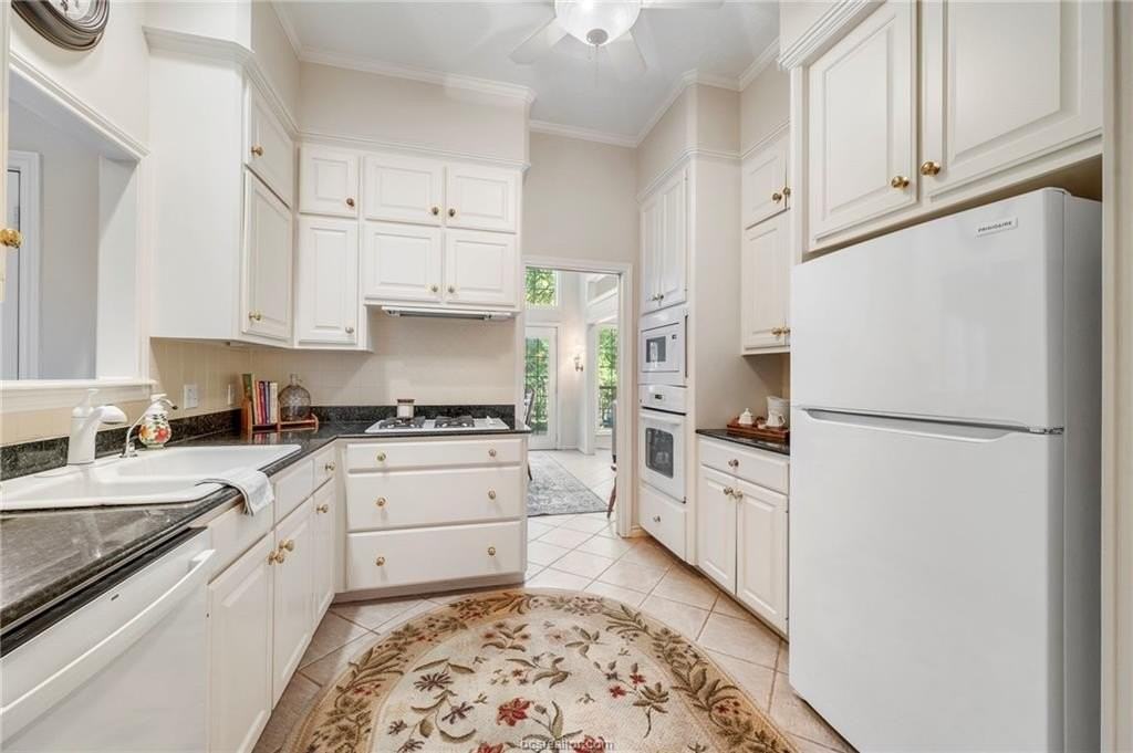 9413 Stonebridge Dr - Photo 4 of 22