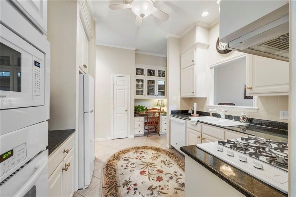 9413 Stonebridge Dr - Photo 5 of 22