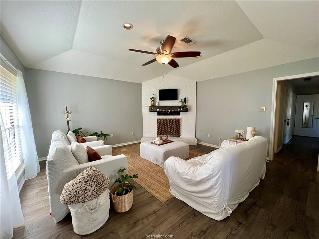 3304 Bahia Dr - Photo 2 of 14