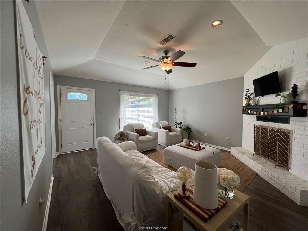 3304 Bahia Dr - Photo 3 of 14