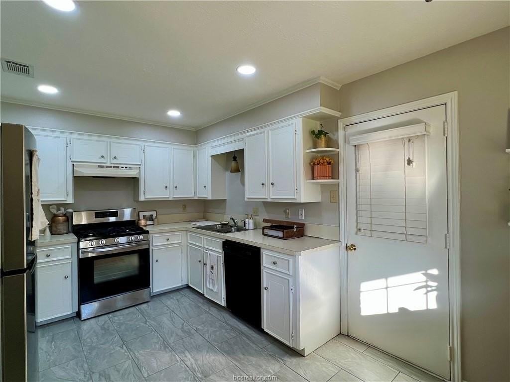 3304 Bahia Dr - Photo 4 of 14