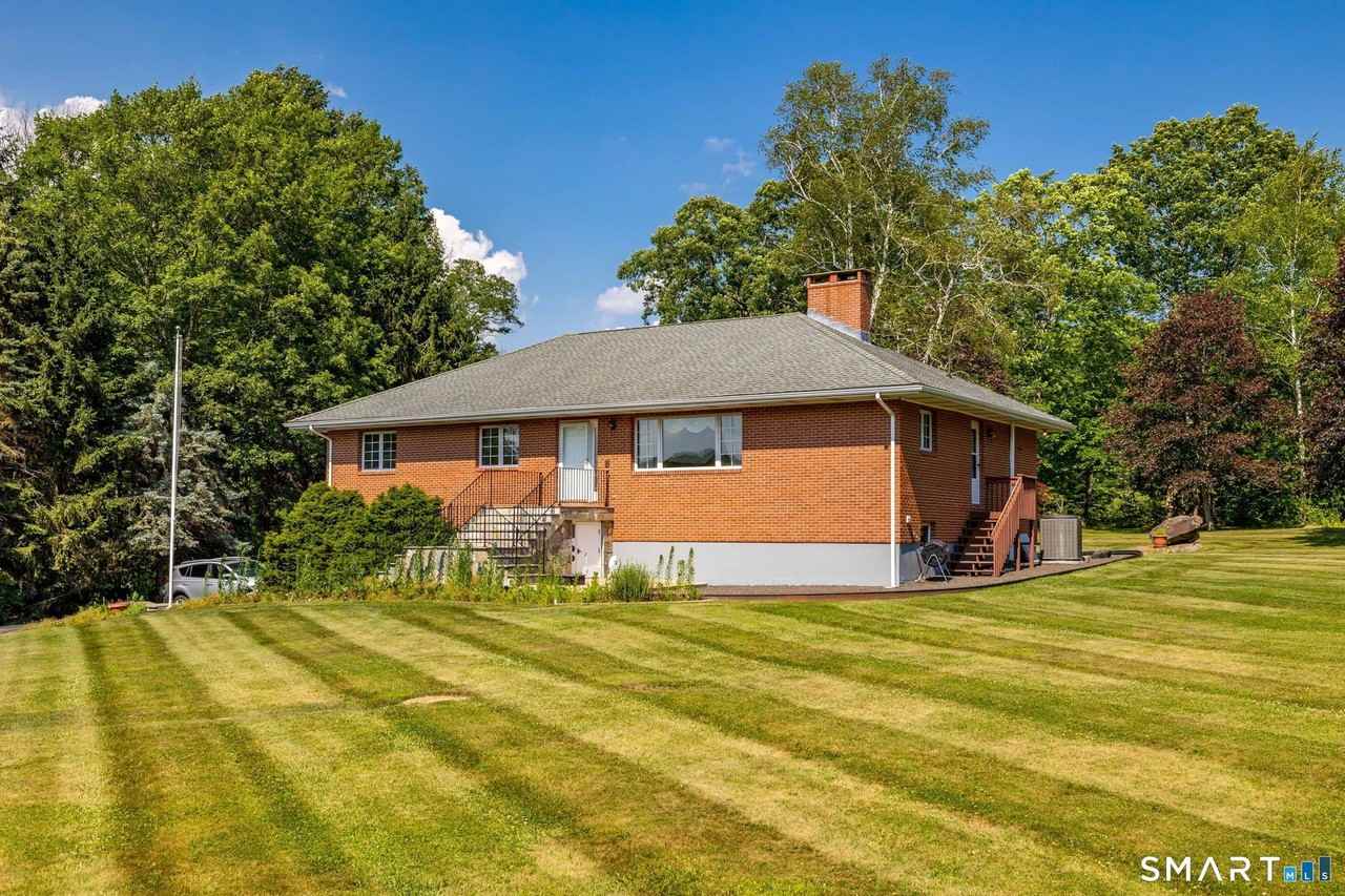 428 Maple St - Photo 2 of 32