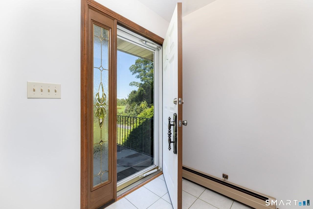 428 Maple St - Photo 3 of 32