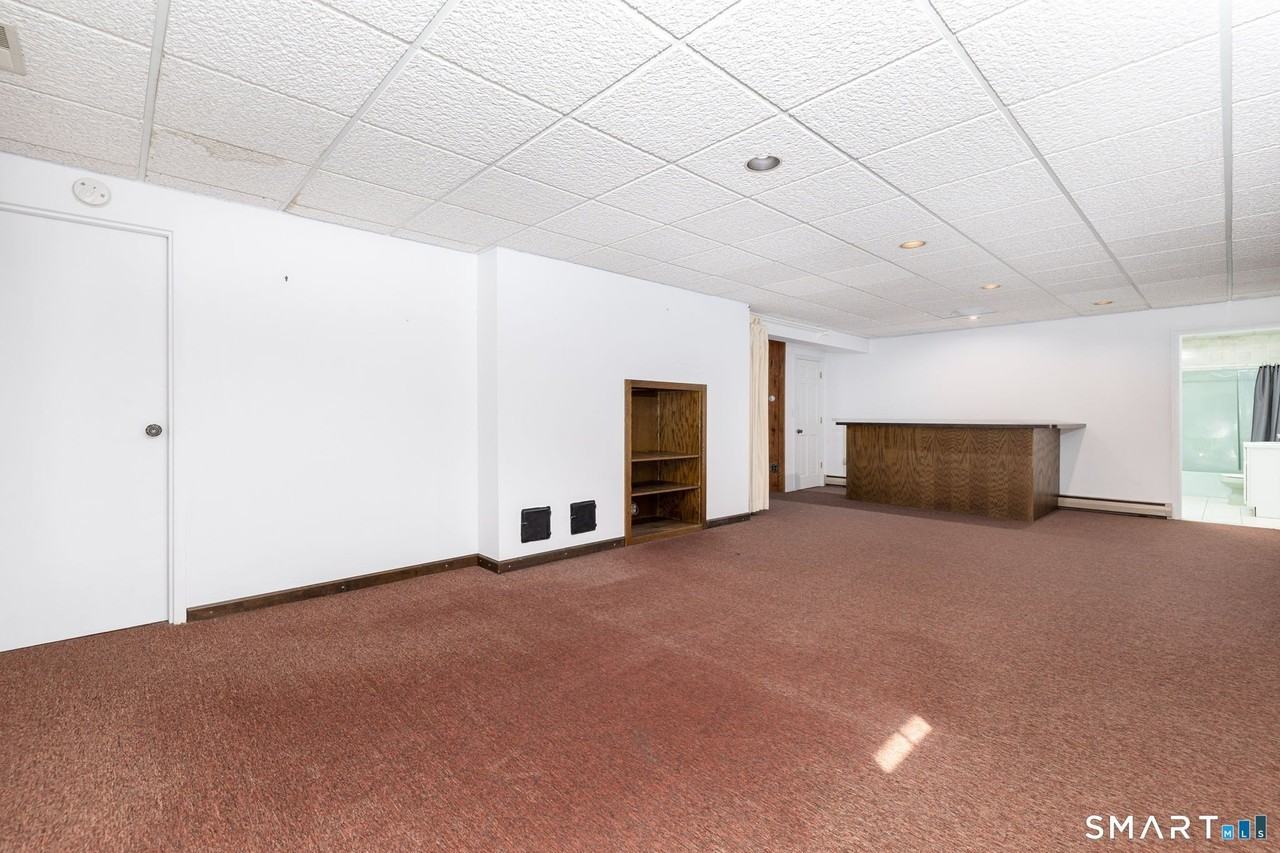 428 Maple St - Photo 4 of 32