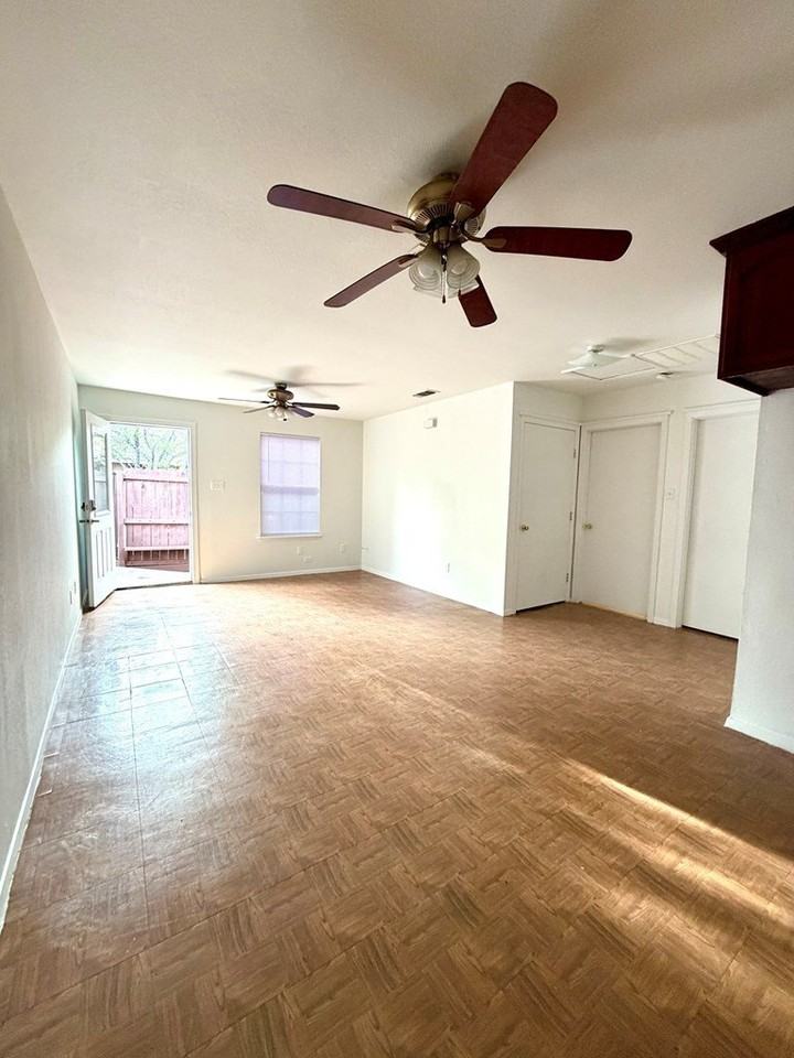 1527 Las Quintas Blvd - Photo 3 of 12