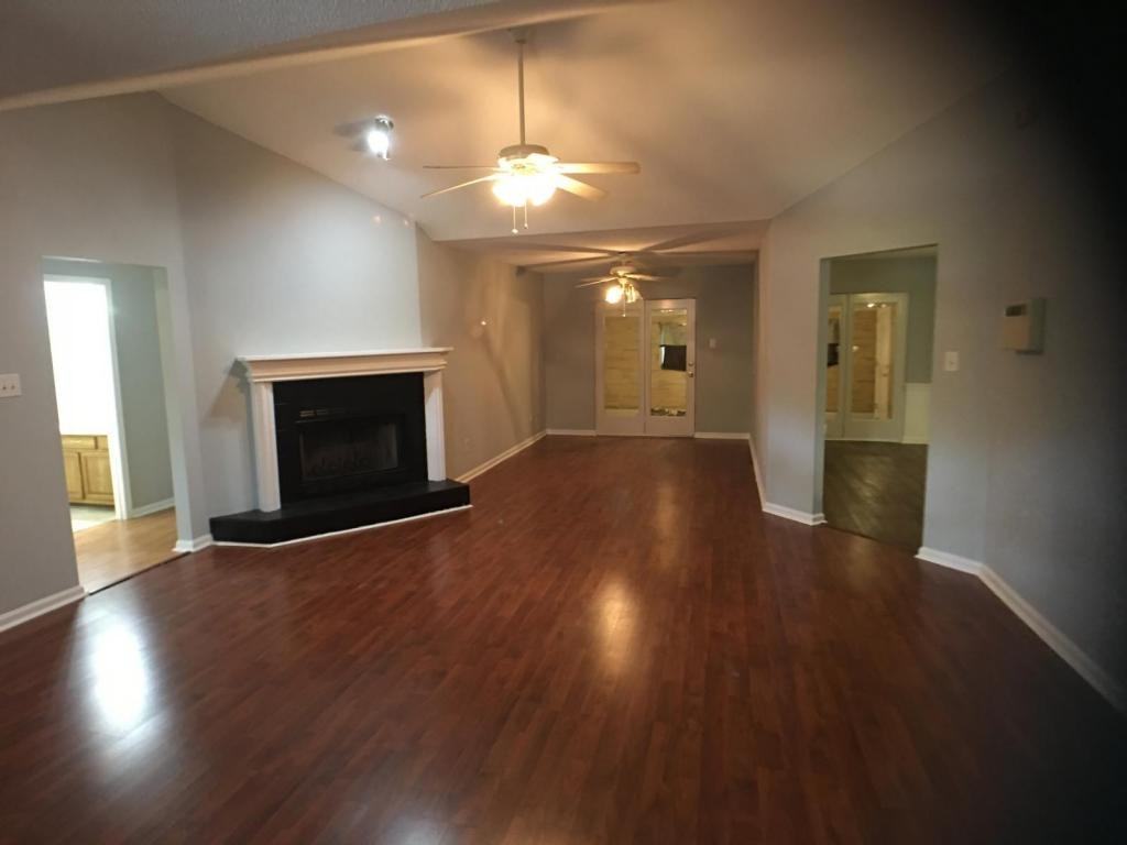 105 Northeast Dr - Photo 2 of 38