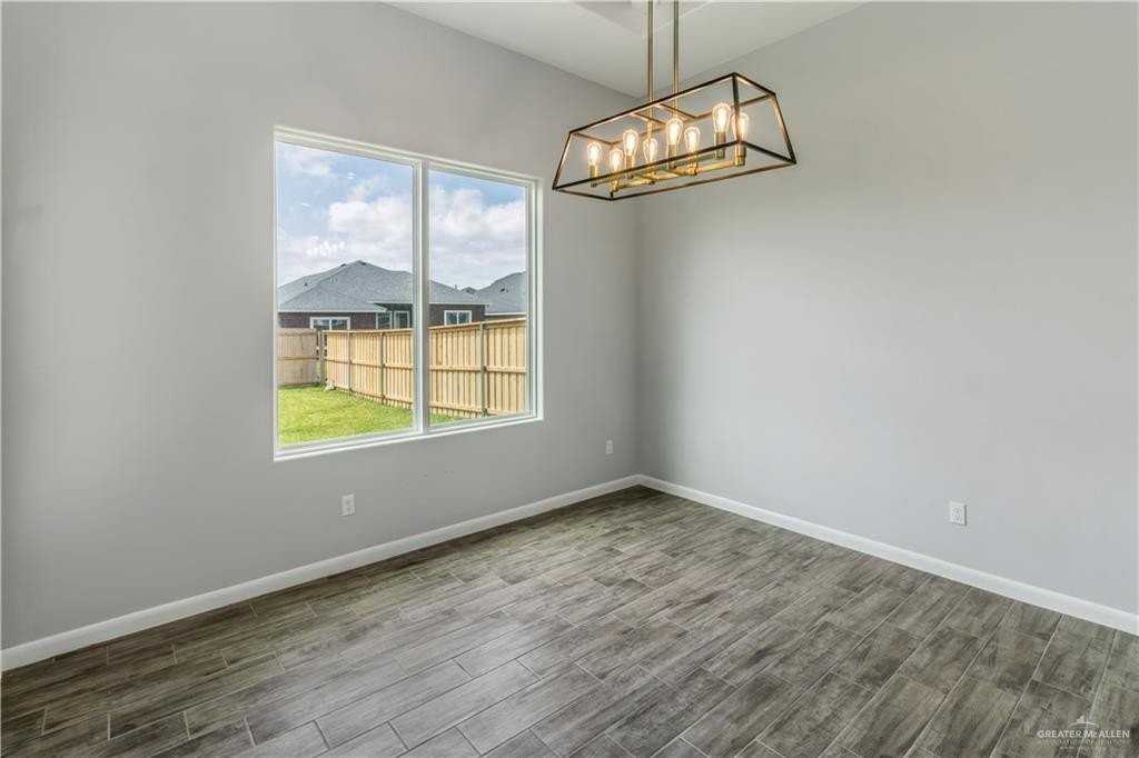 1009 Magnolia St - Photo 4 of 13