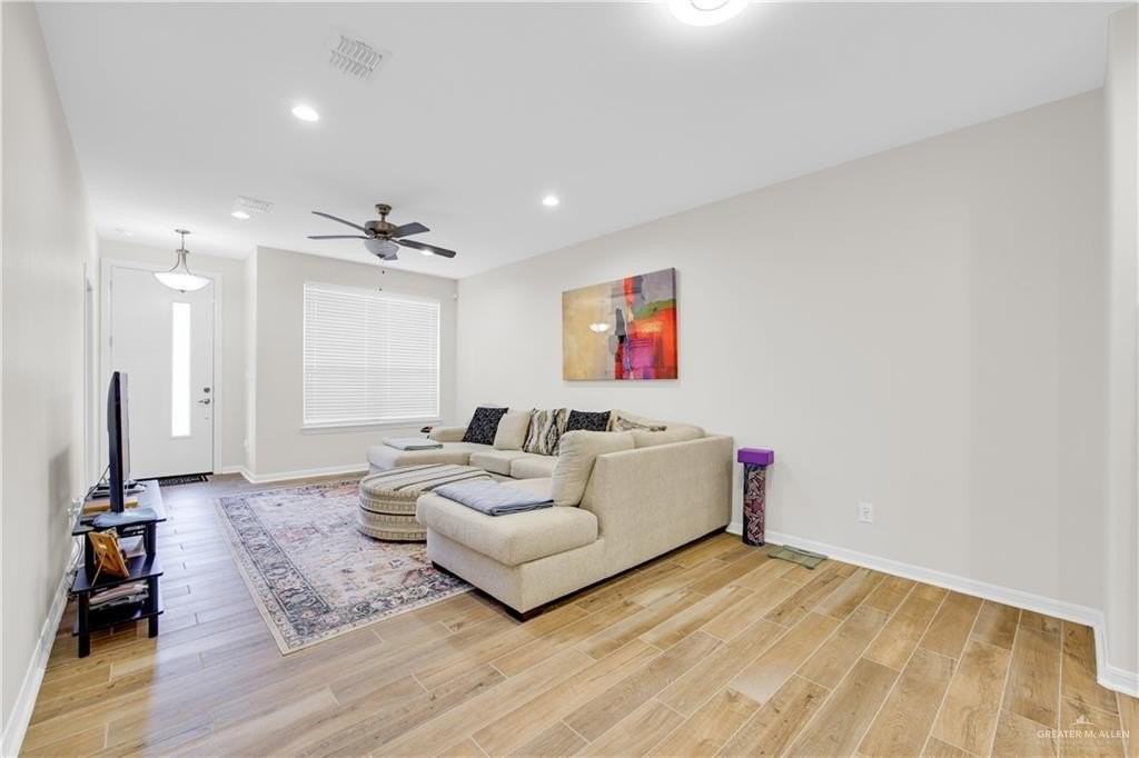 1409 Xavier Ave - Photo 5 of 25