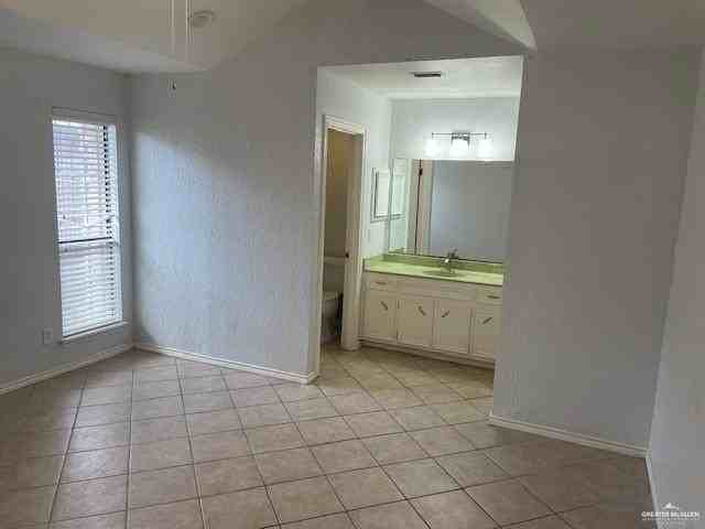 2432 W Iris Ave - Photo 7 of 16