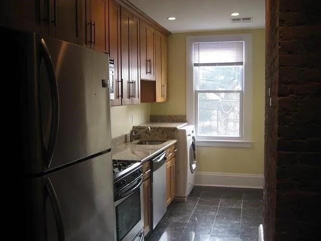 253 5th St #4 - Photo 2 of 8