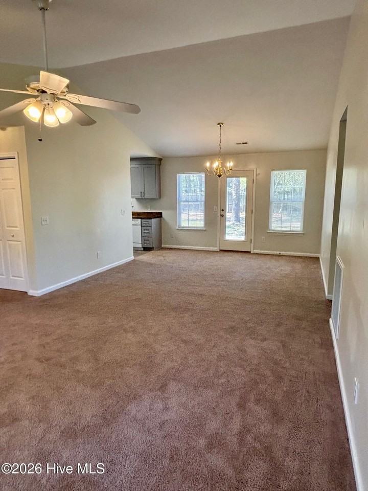 304 Raye Dr - Photo 5 of 29