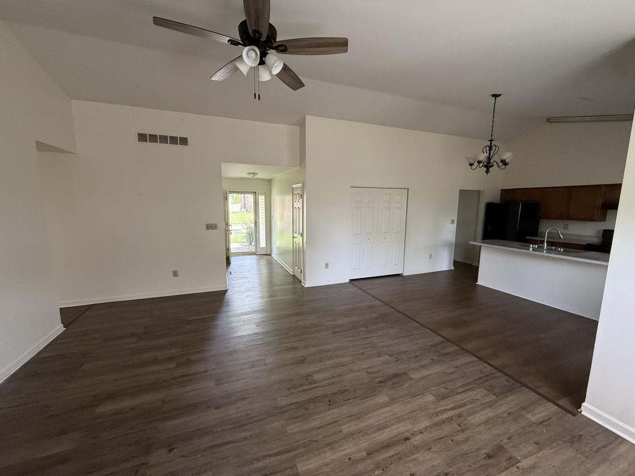 390 Retrac Rd - Photo 4 of 16