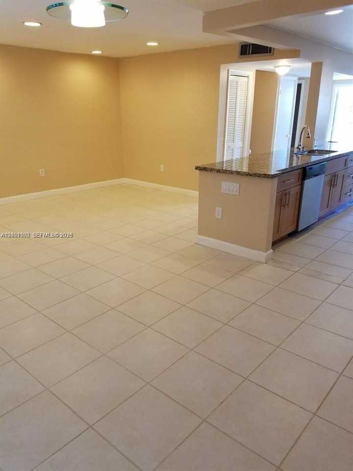 2750 N 34th Ave #9D - Photo 4 of 22