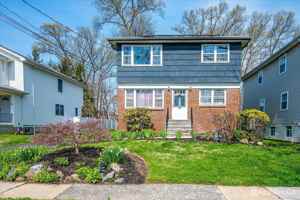 featured image of 52 Johnson Ave