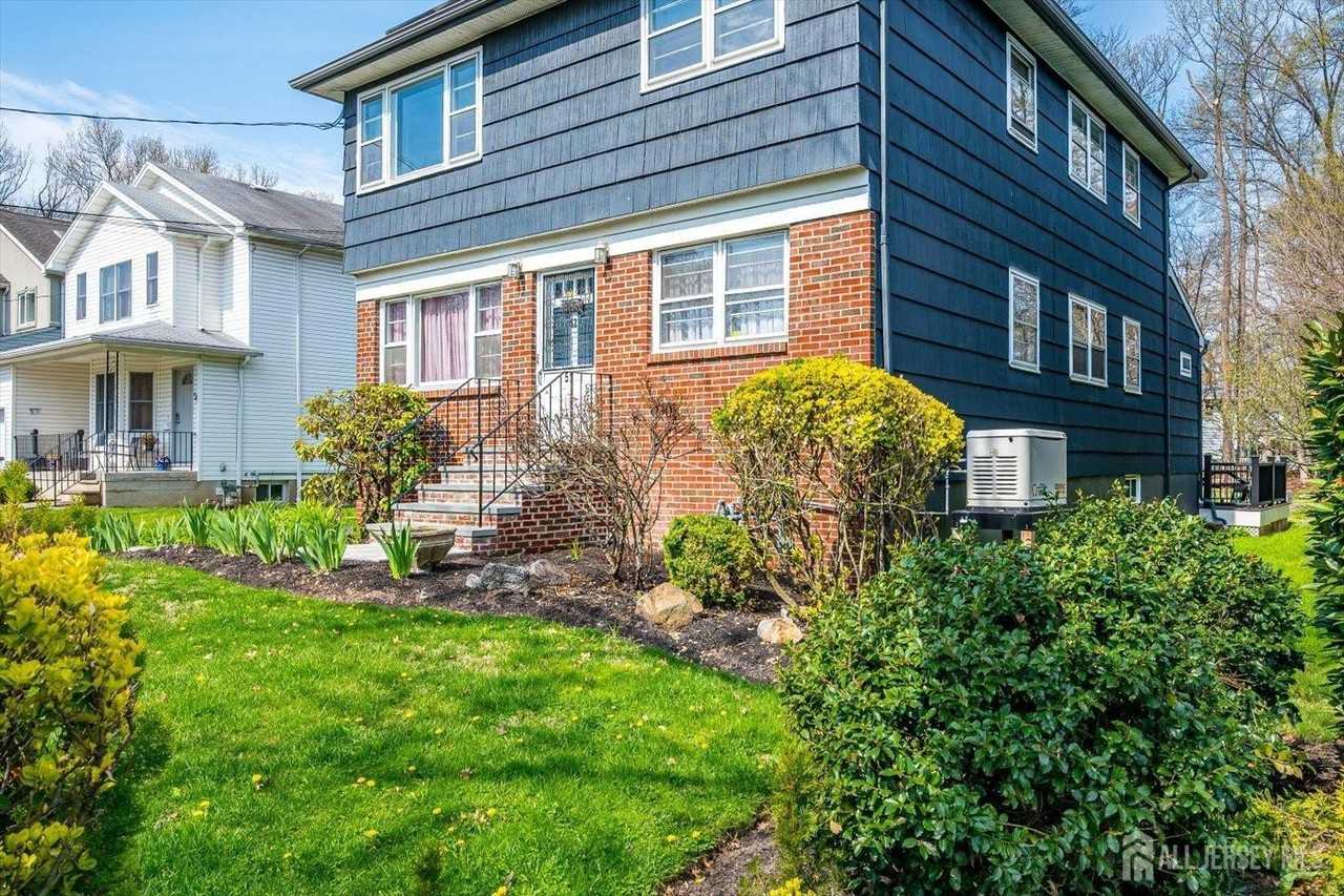 52 Johnson Ave - Photo 3 of 27