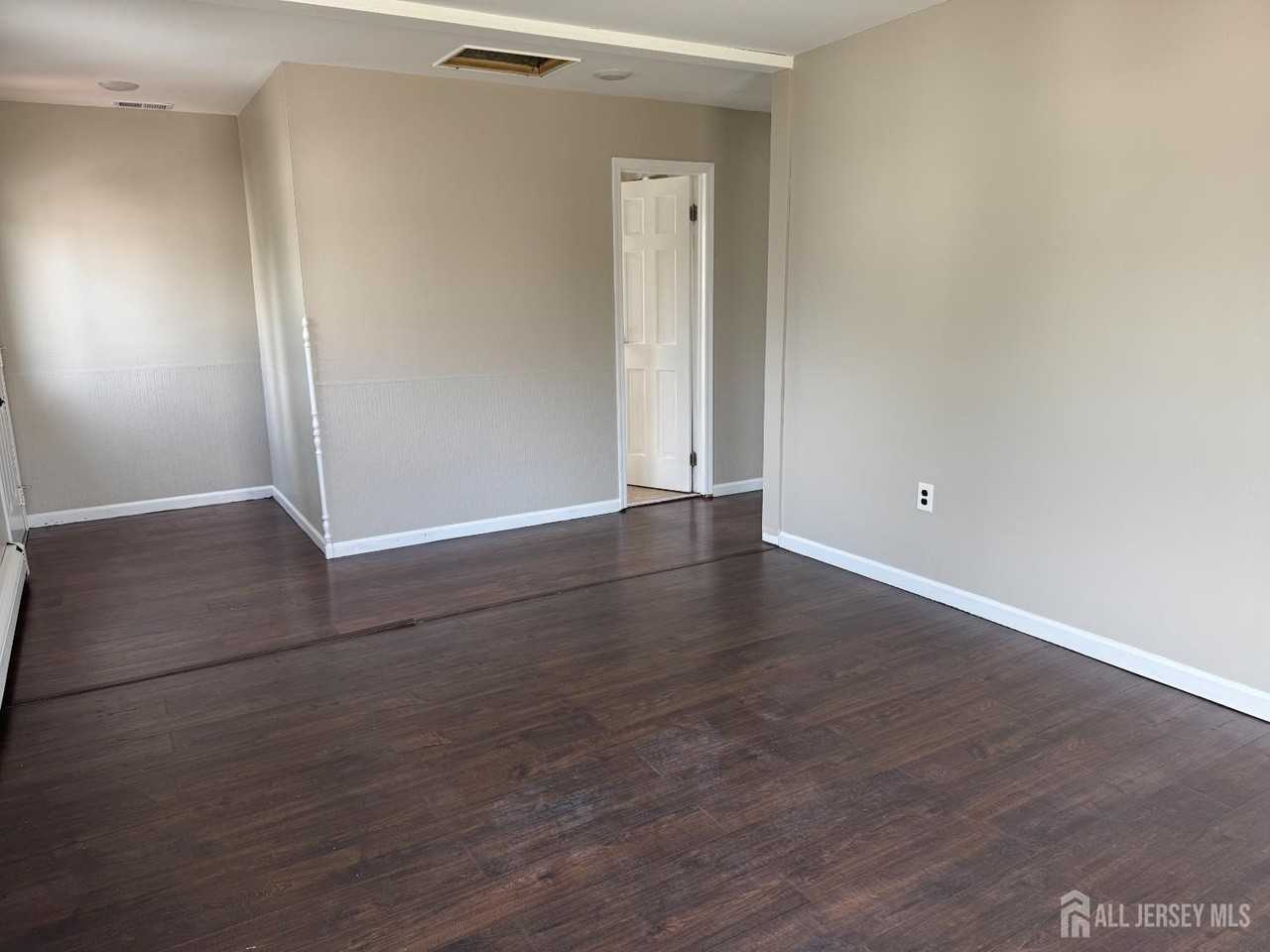 9 Scott Ave - Photo 6 of 13