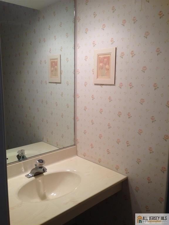 3304 Stonehedge Rd - Photo 4 of 8