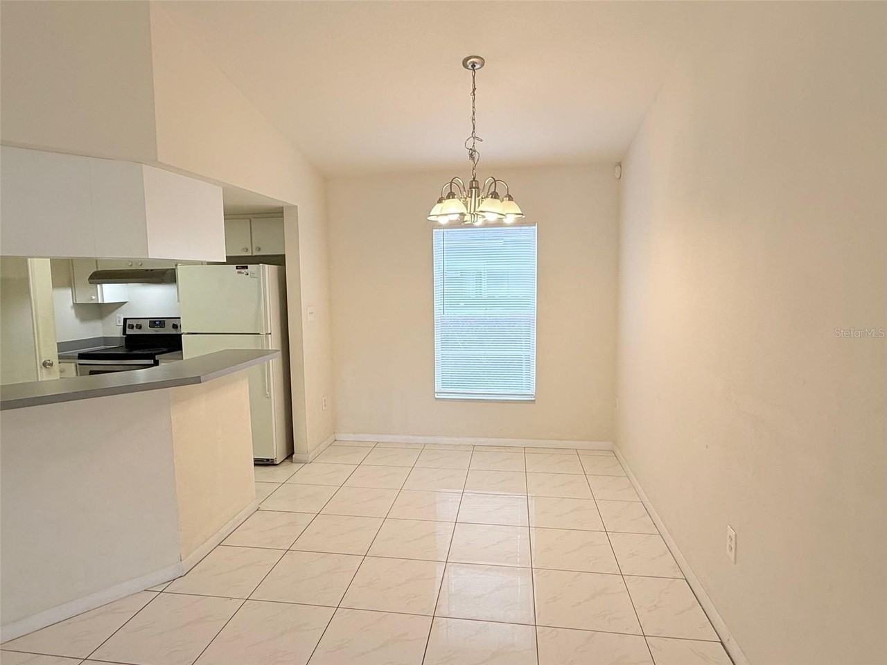 2615 E Curtis St - Photo 5 of 24