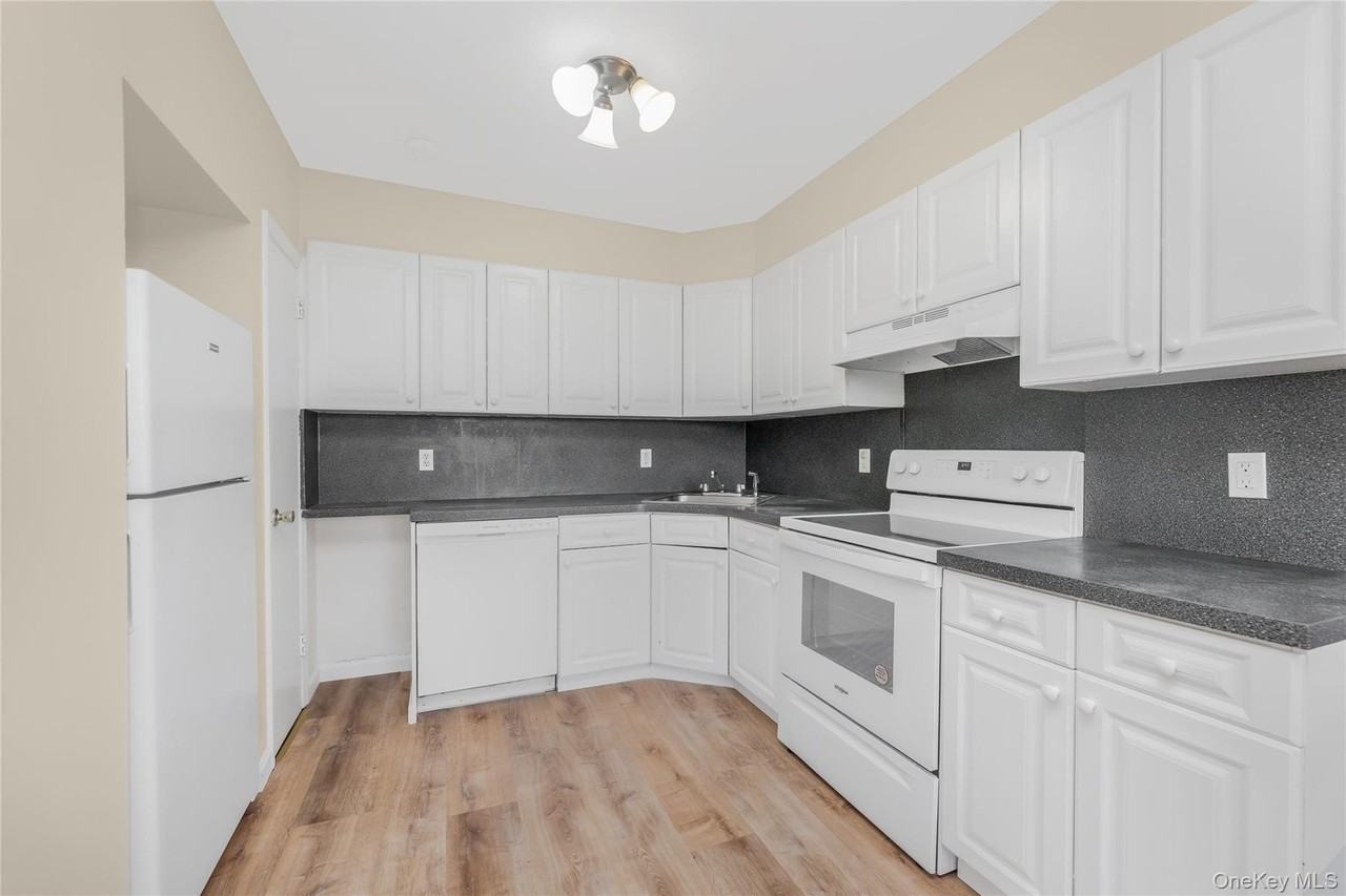 26 Fairview Ave - Photo 4 of 13