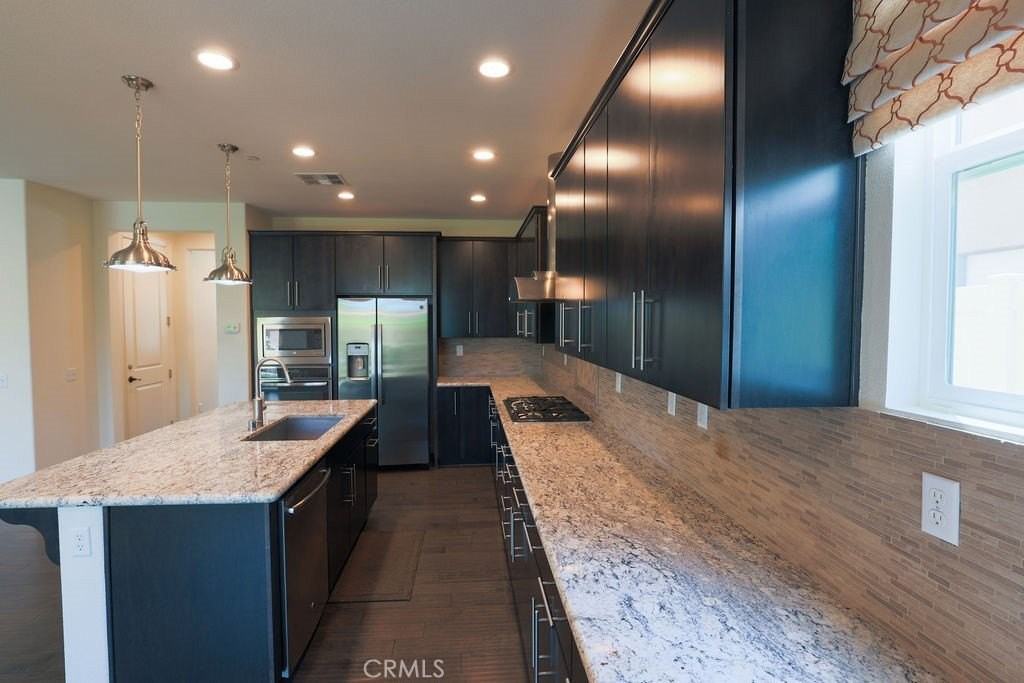 3294 Ledgewood Cir - Photo 4 of 50