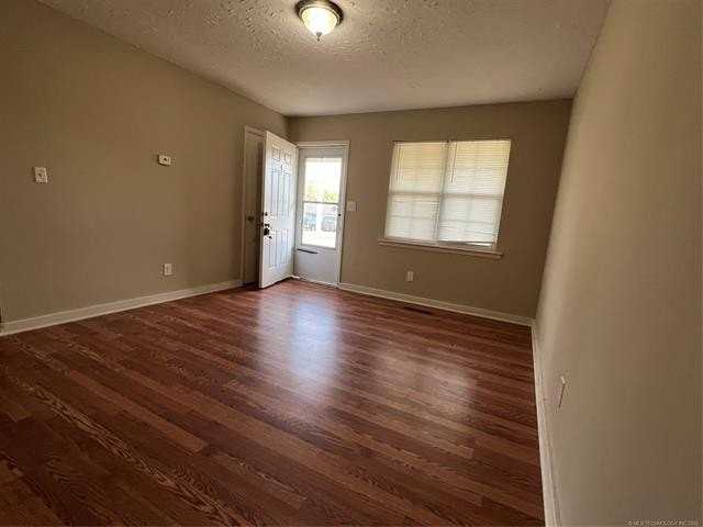 1427 E Line Ave - Photo 2 of 10