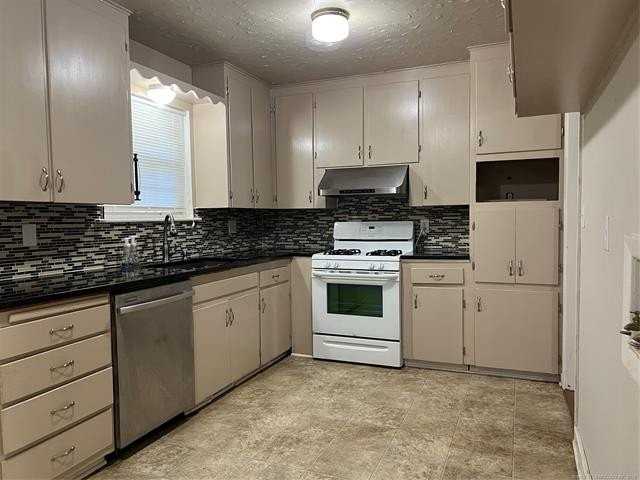 1427 E Line Ave - Photo 4 of 10