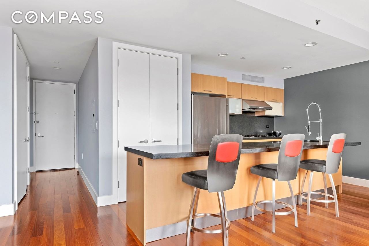 84 Front St #10C - Photo 2 of 10