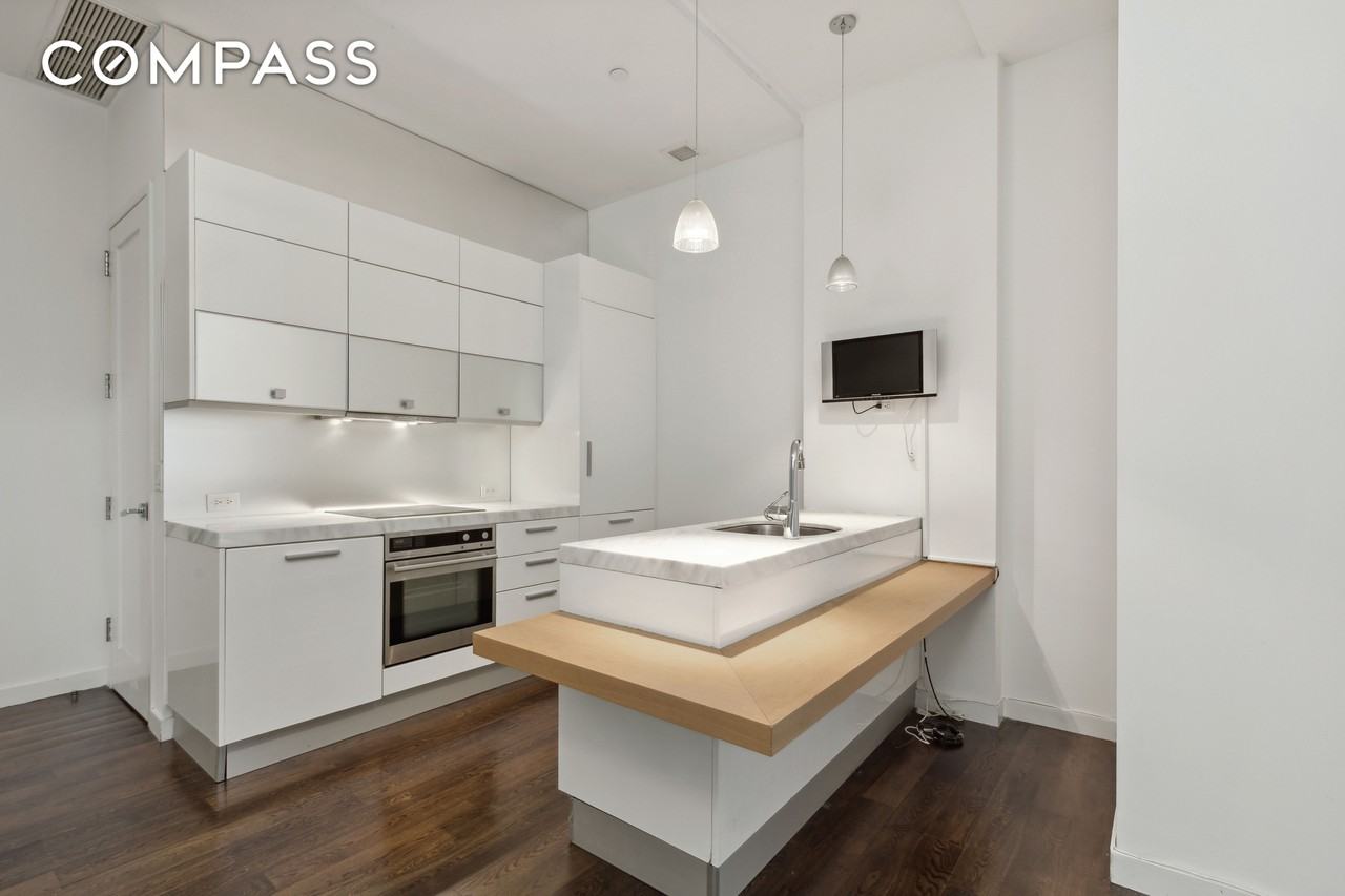 11 E 36th St #504 - Photo 4 of 11