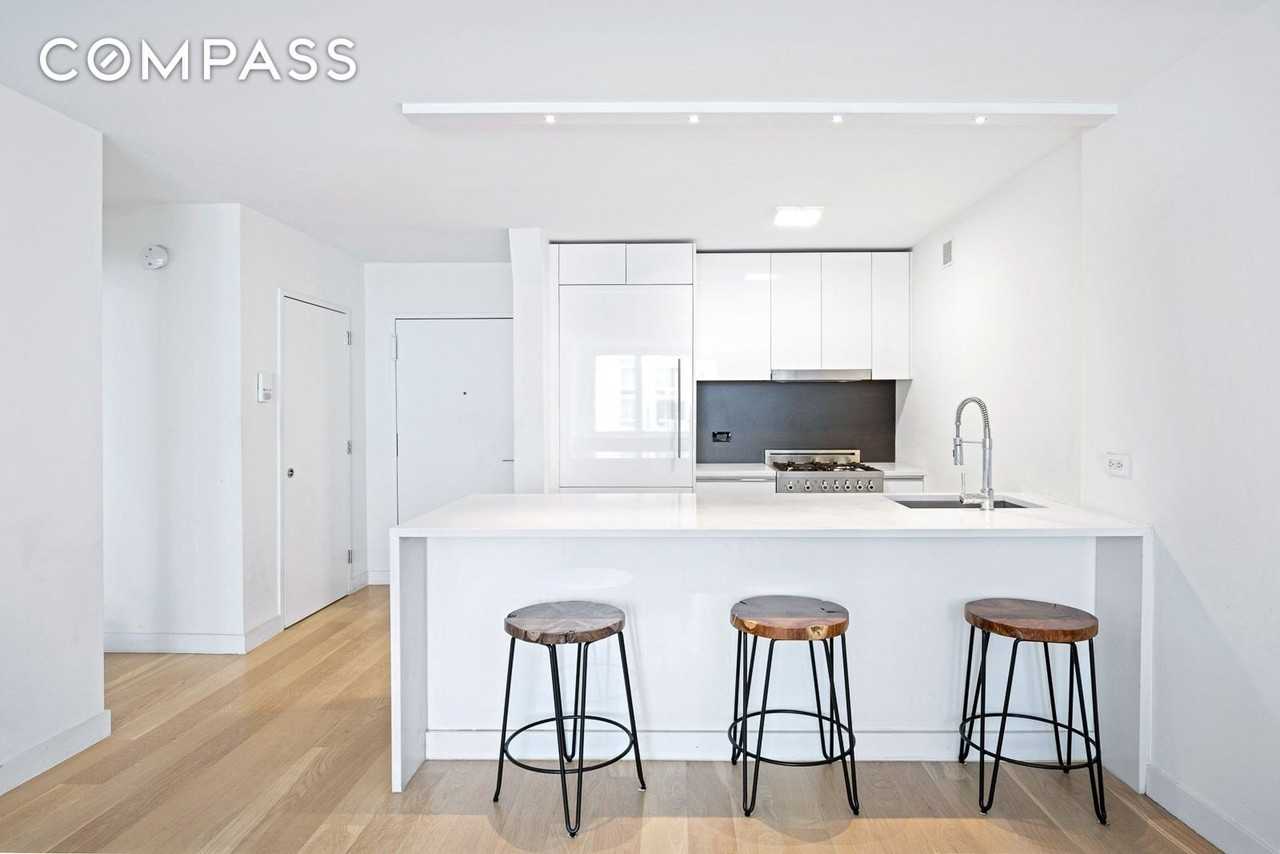 301 W 53rd St #16J - Photo 2 of 6