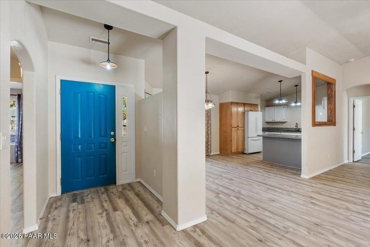 11055 E Lariat Ln - Photo 3 of 32