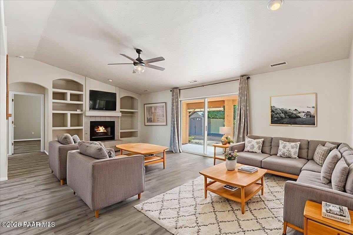 11055 E Lariat Ln - Photo 5 of 32