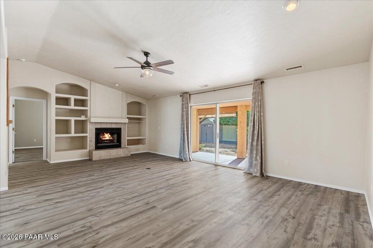 11055 E Lariat Ln - Photo 6 of 32