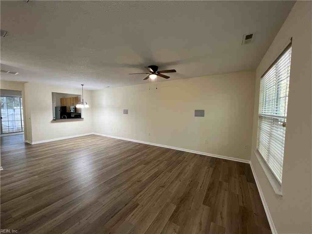 5829 Trowbridge Ct - Photo 4 of 30