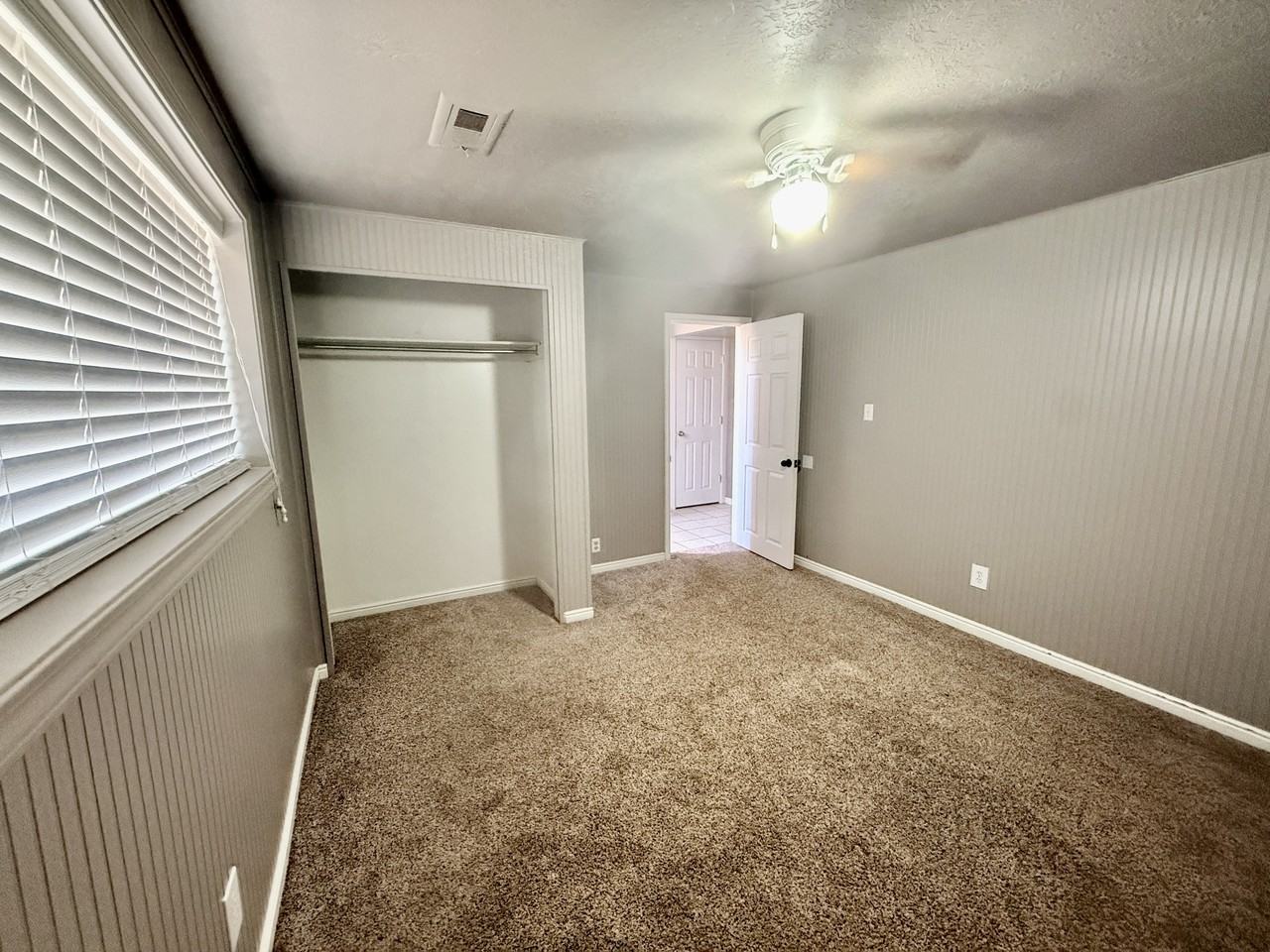 1021 Ne - Photo 3 of 50