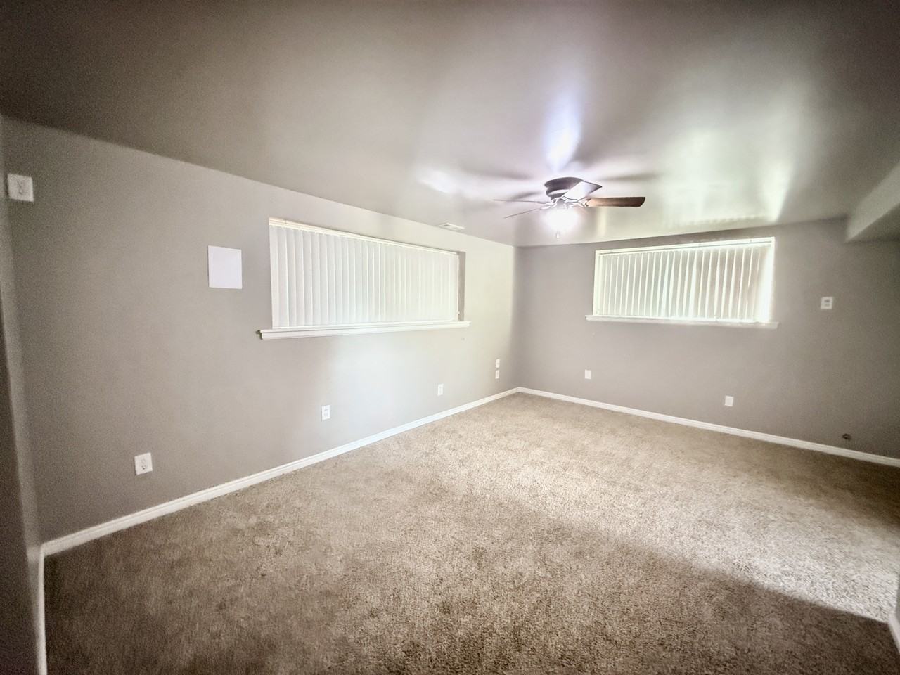 1021 Ne - Photo 5 of 50