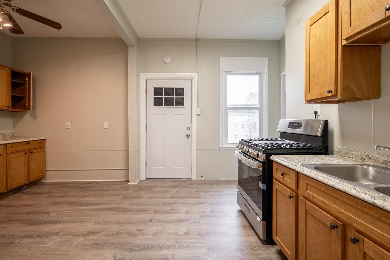 140 5th Ave #2 - Photo 7 of 29