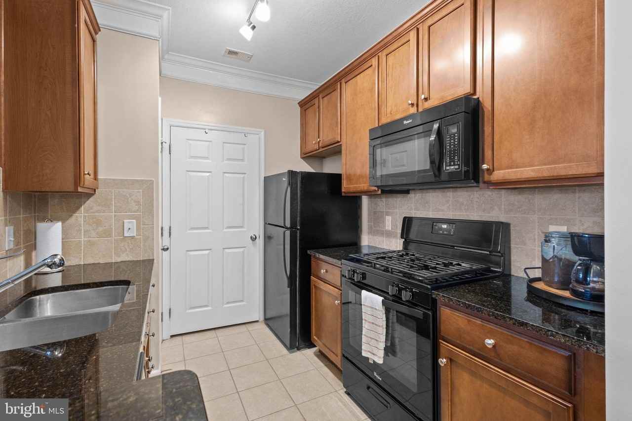 508 Sunset View Ter Se #302 - Photo 7 of 30