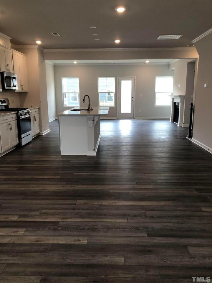 1424 Rosepine Dr - Photo 2 of 9