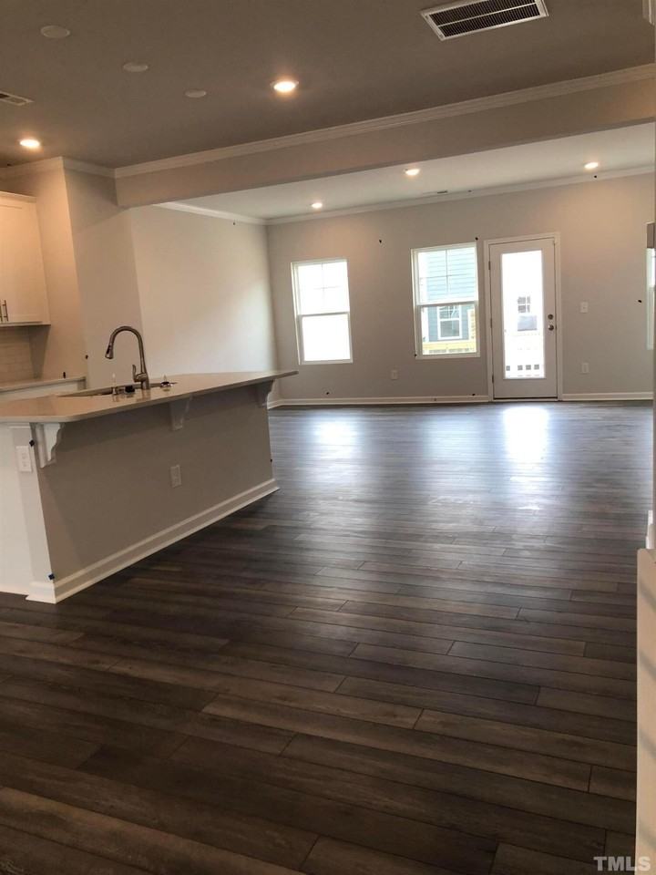 1424 Rosepine Dr - Photo 3 of 9