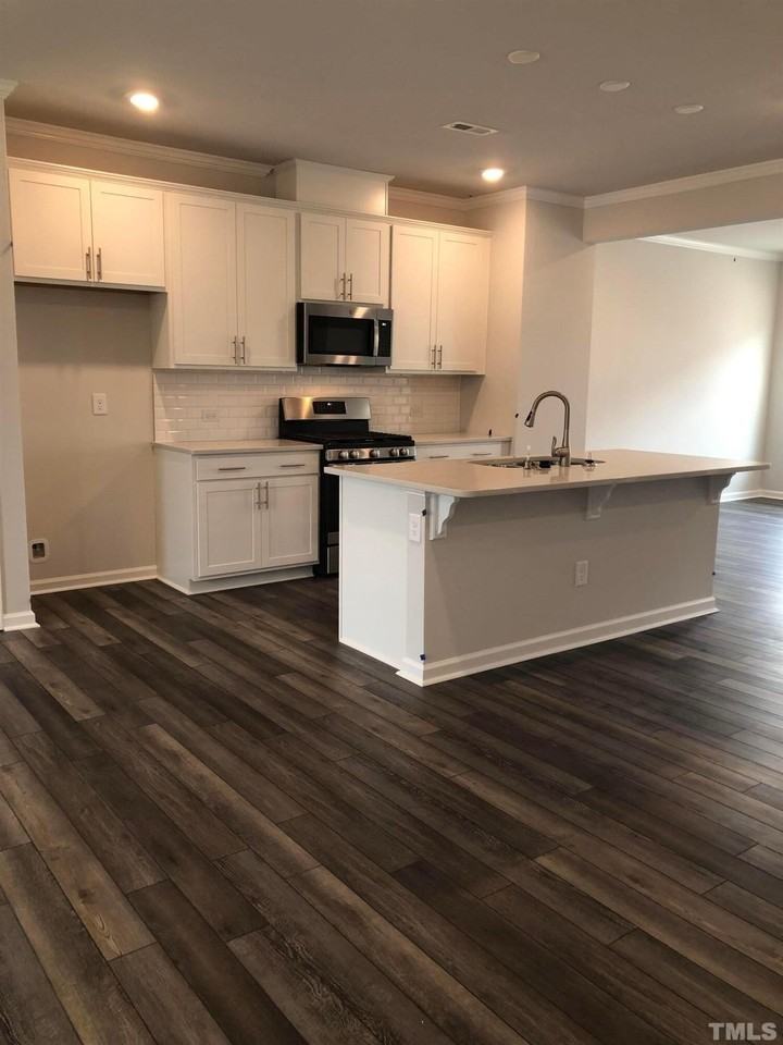 1424 Rosepine Dr - Photo 4 of 9