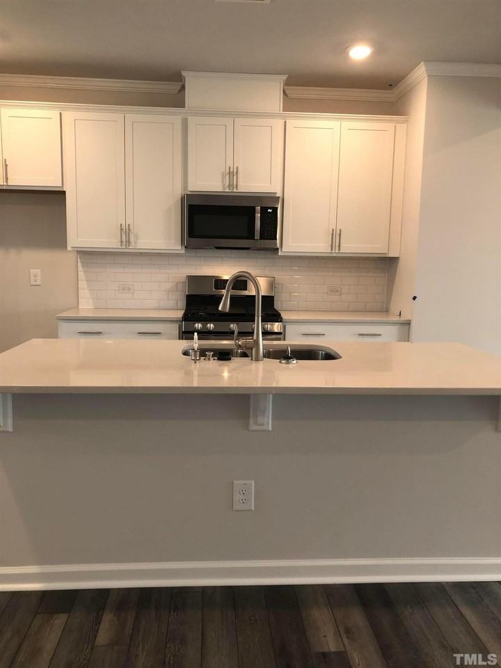 1424 Rosepine Dr - Photo 5 of 9