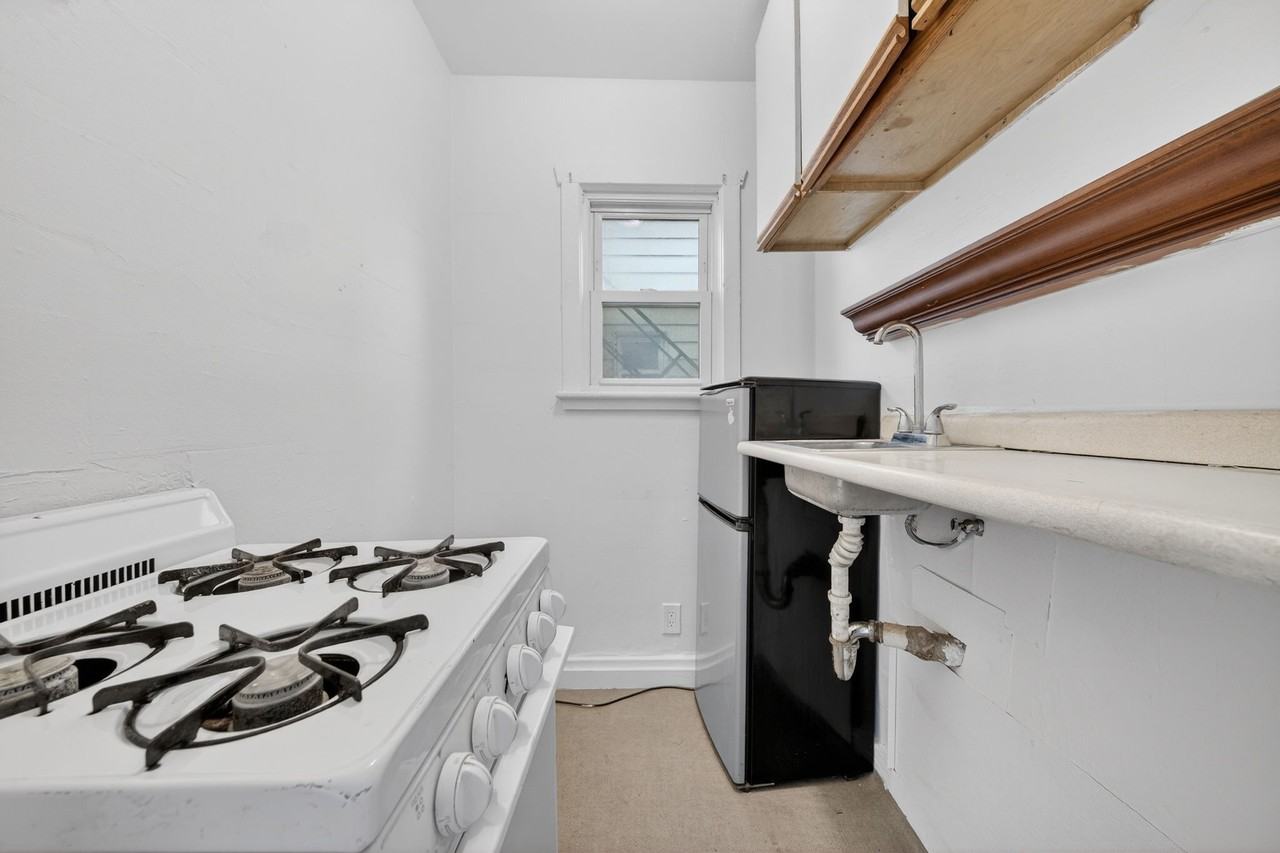 570 Western Ave - Photo 4 of 8