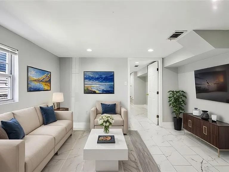 1007 Gordon St - Photo 2 of 5