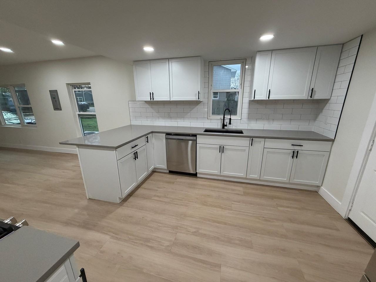 1434 E 18th St - Photo 3 of 15