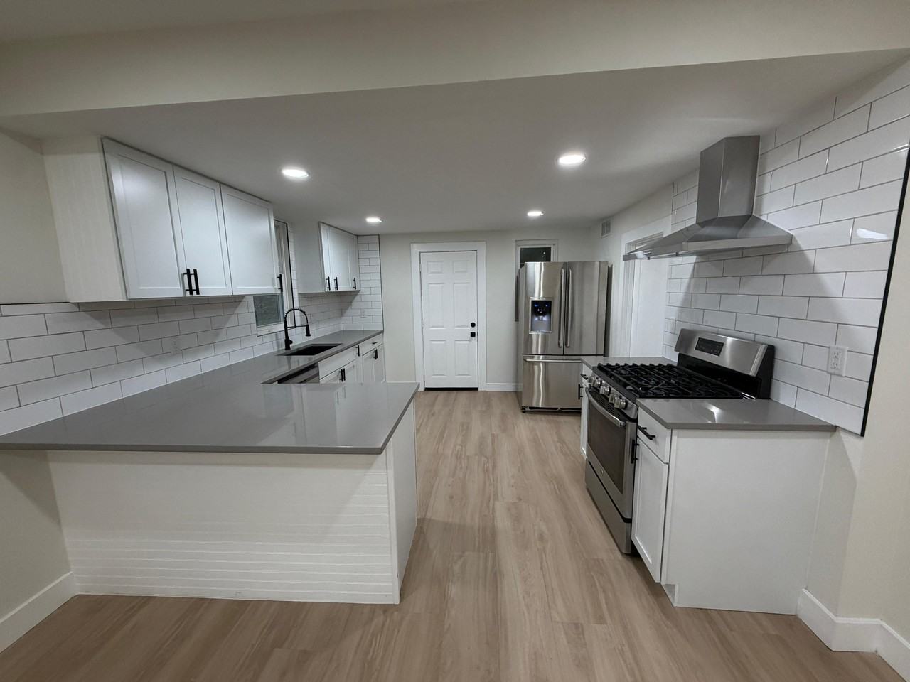 1434 E 18th St - Photo 4 of 15