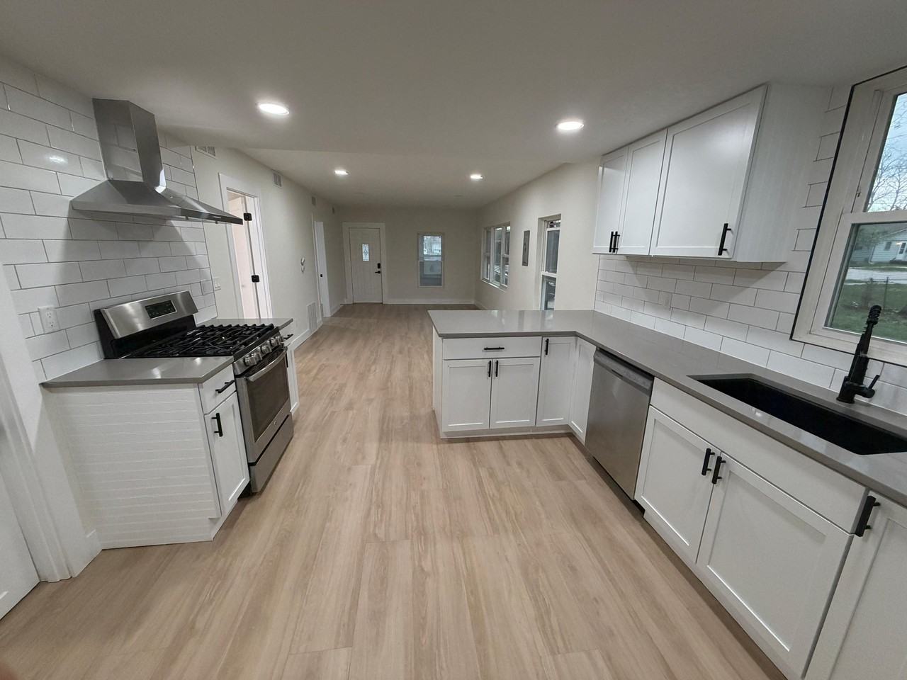 1434 E 18th St - Photo 5 of 15