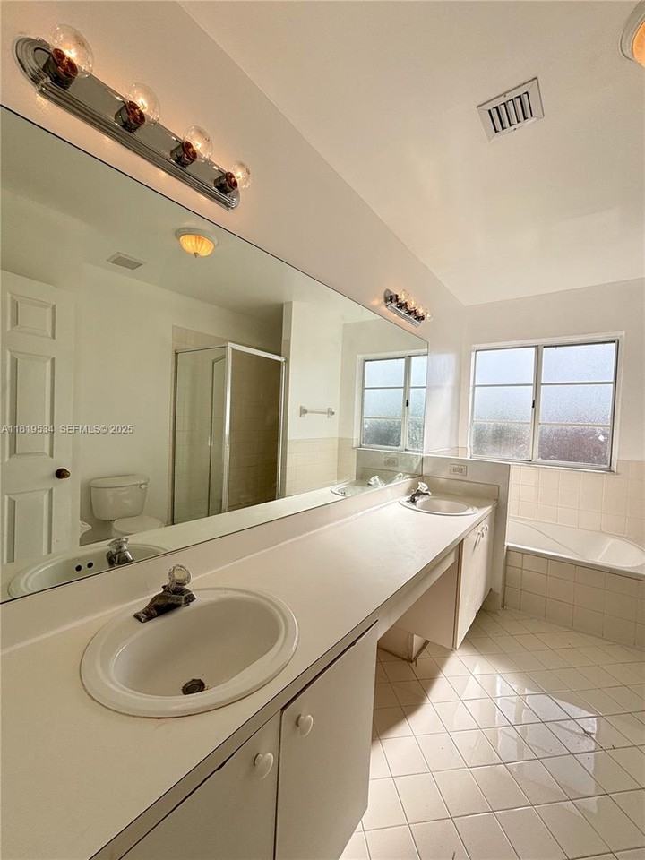 21339 Southwest 87th Court - Photo 6 of 37